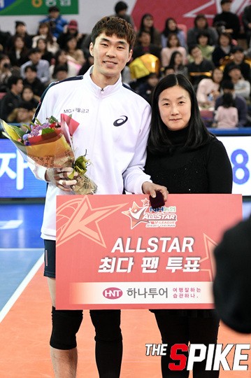 170122_최다팬투표_시상_02.jpg