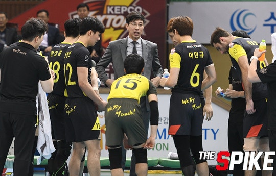 161105_OK저축은행_김세진_감독_03.jpg