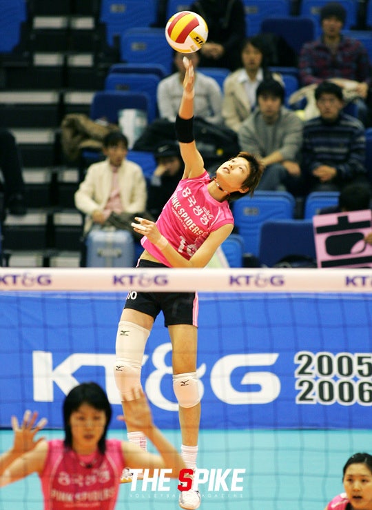 흥국_김연경서브.jpg